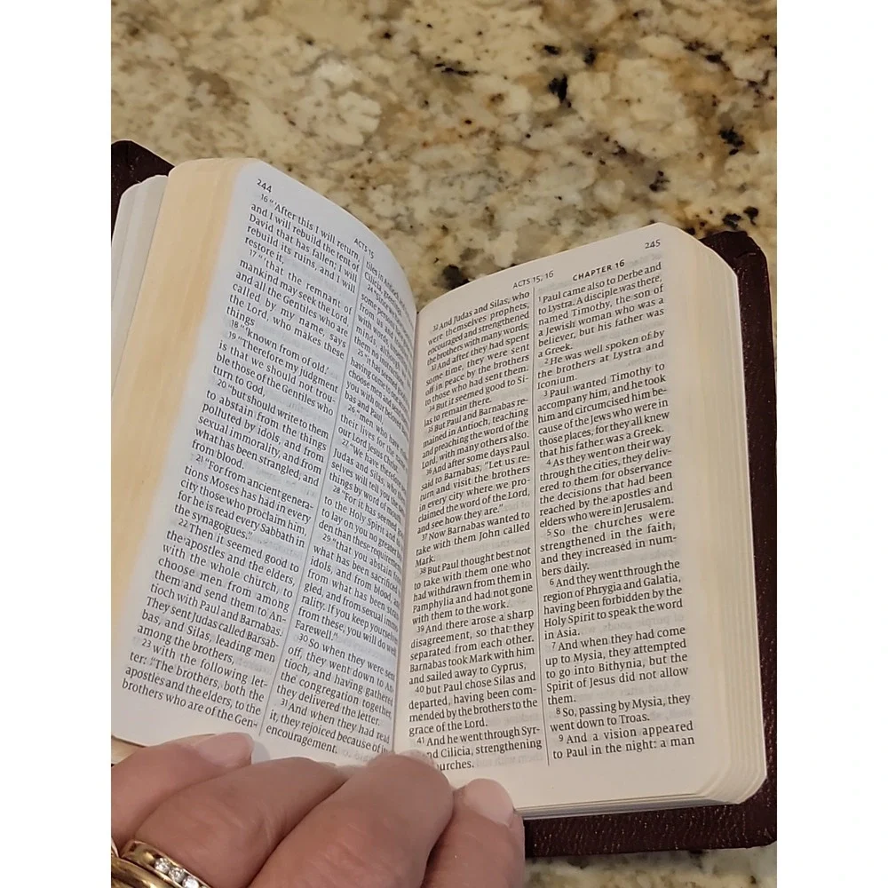 Pocket Bible: New Testament, Psalms, Proverbs / EMR
